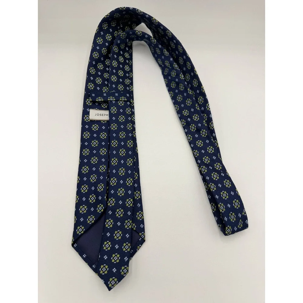 Joseph Abboud Mens Silk‎ Necktie Navy Blue Yellow Floral Medallion Geometric Tie